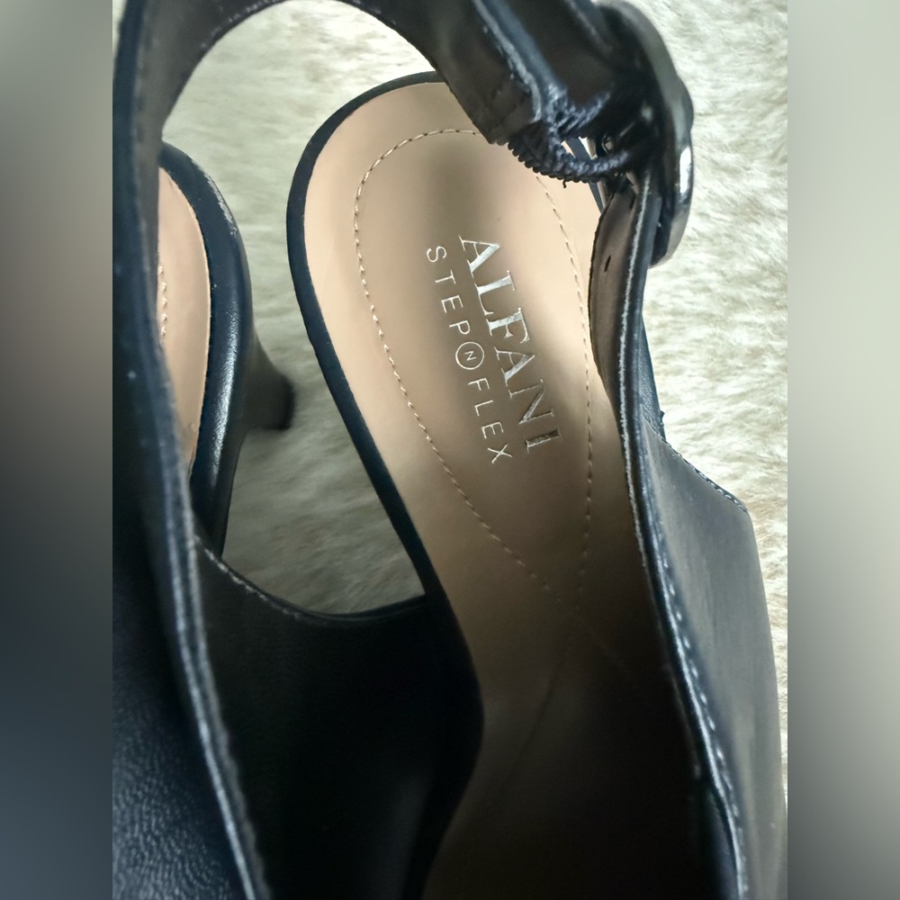 Alfani Women's Leather Peep Toe Casual Ankle Strap shoes in New Navy 8.5 - Picture 4 of 6